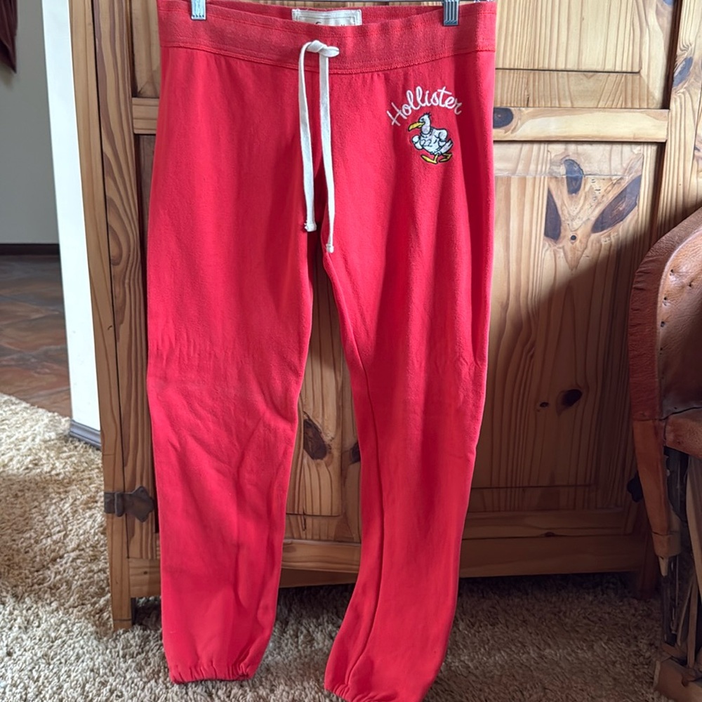 Hollister melon colored lowrise cropped sweats